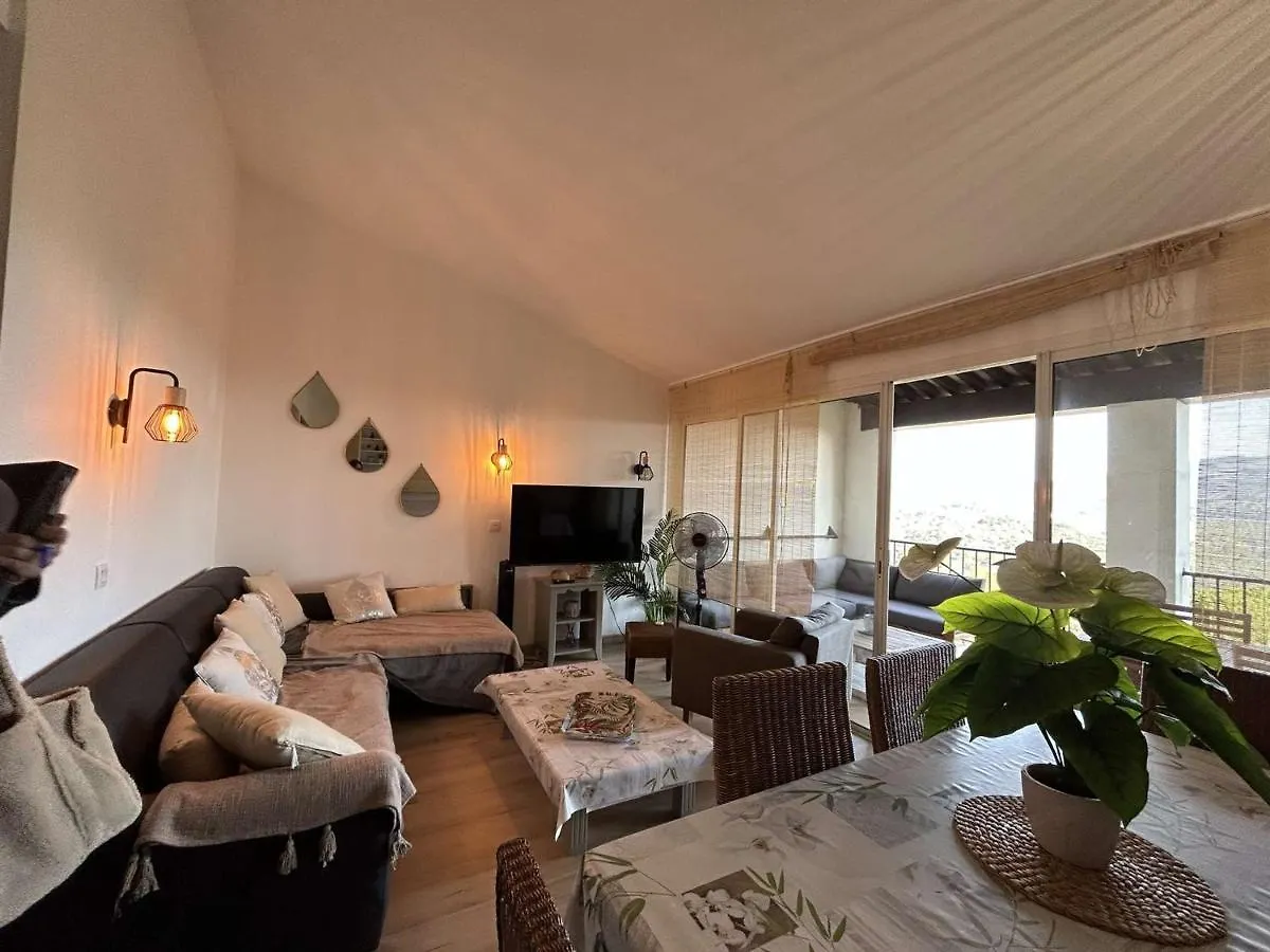 Apartment Grimaud : Appartement 3 Pces Avec Piscine Et Vue Mer - Fr-1-226-514