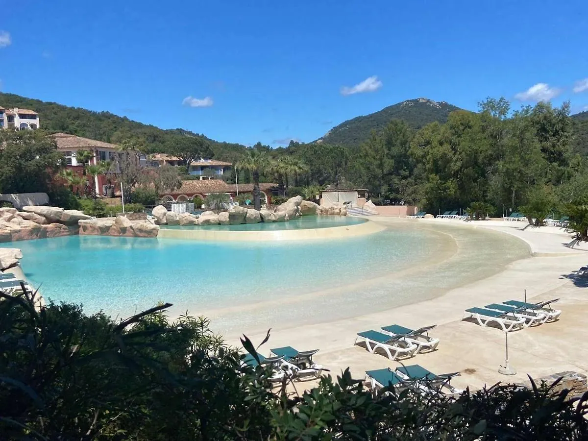 Grimaud : Appartement 3 Pces Avec Piscine Et Vue Mer - Fr-1-226-514 Apartment