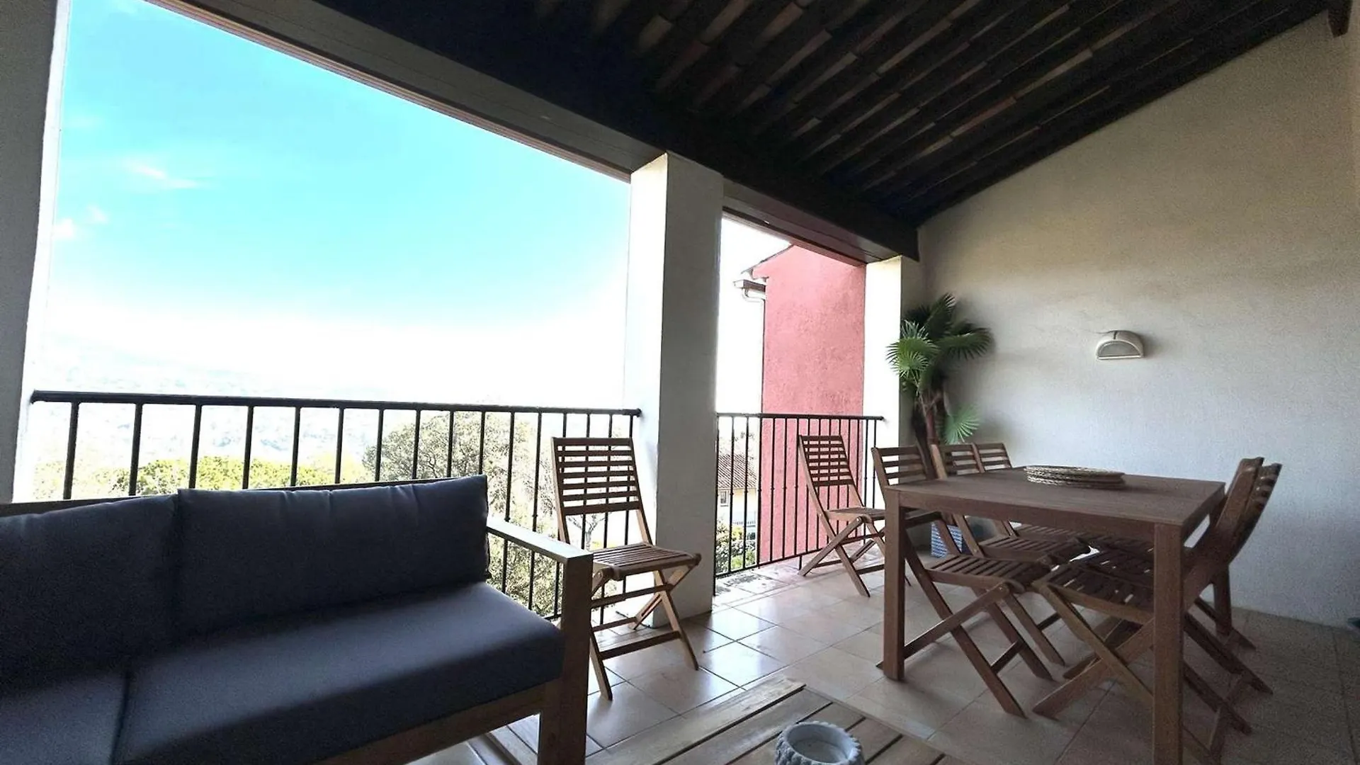 Grimaud : Appartement 3 Pces Avec Piscine Et Vue Mer - Fr-1-226-514