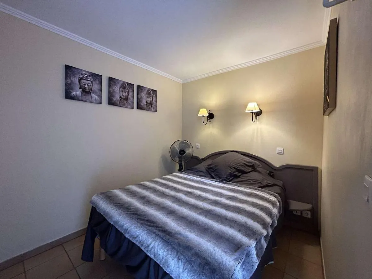 Apartment Grimaud : Appartement 3 Pces Avec Piscine Et Vue Mer - Fr-1-226-514
